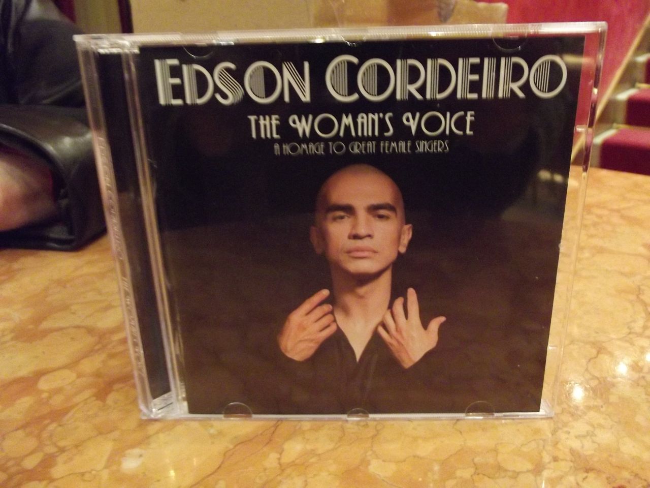 <!--:en-->Edson Cordeiro!!!!!The Brazilian Singer Sparkles at The Wintergarten in Berlin<!--:-->